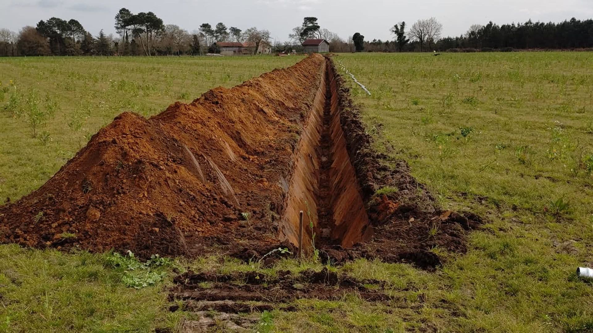 Curage de fossés et terrassement forestier dans les Landes — entretien drainage par Garrido 