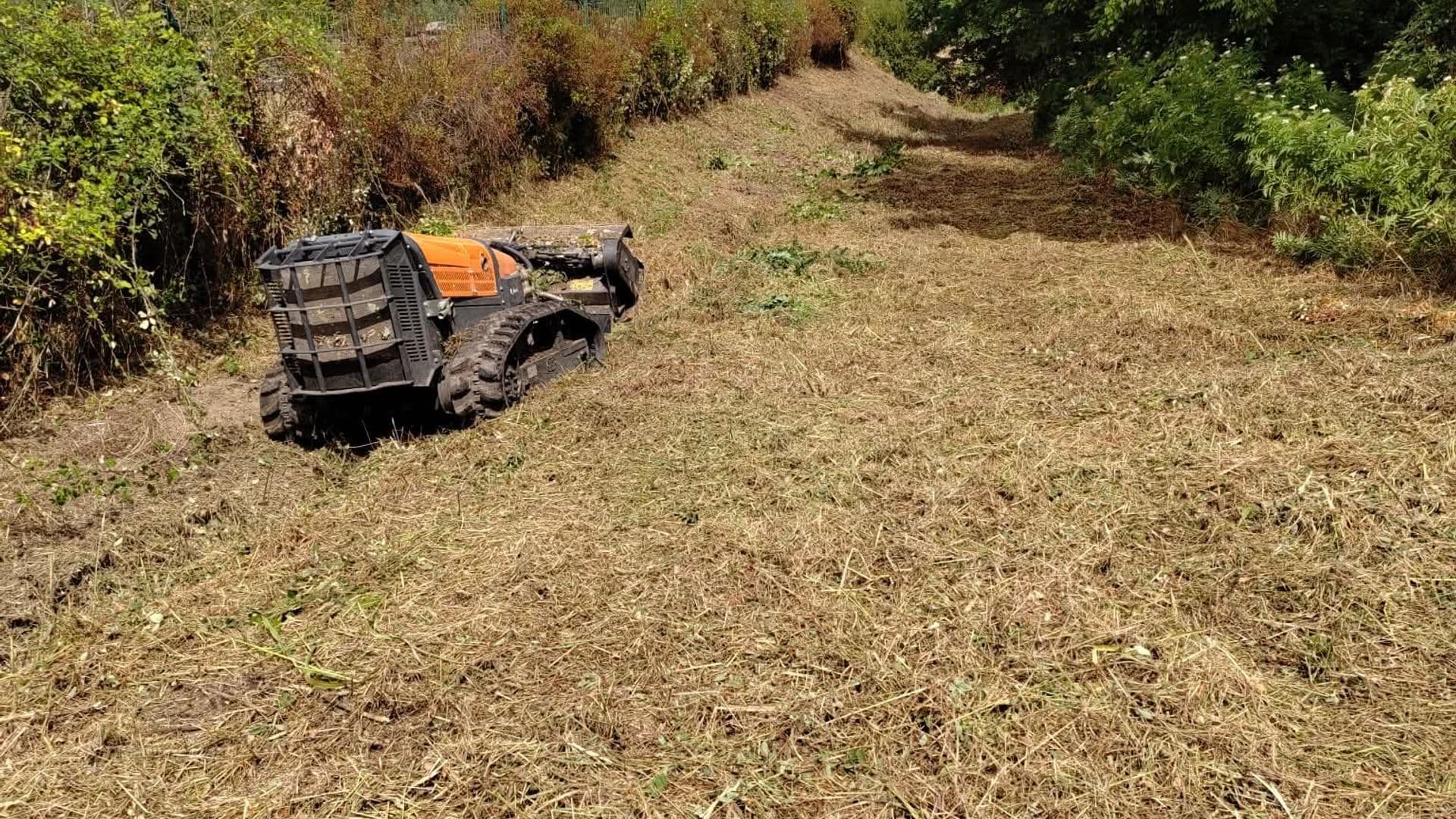 L'équipe Garrido en intervention sur un chantier de débroussaillage à Lesgor